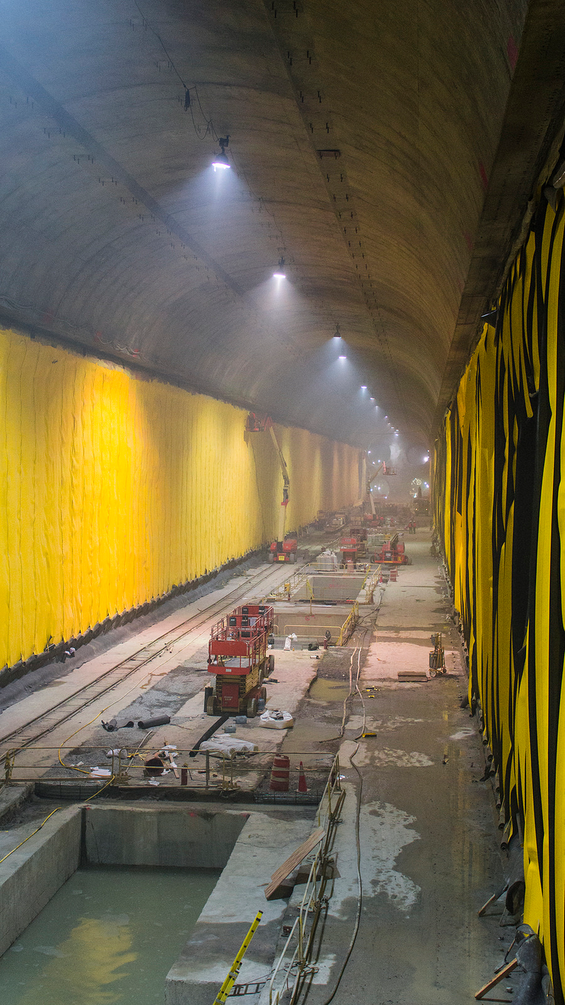 Illustration for article titled A Colossal Yellow Cave Taking Shape Beneath Manhattan